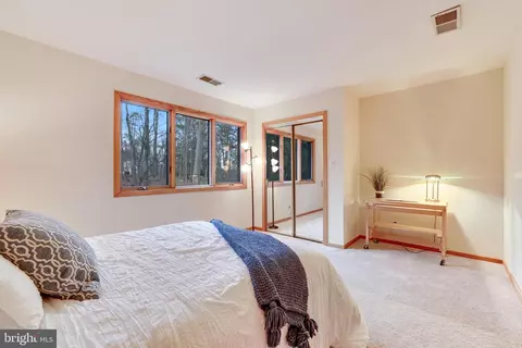 Bedroom - 2211 Halcyon Ln, Vienna, VA 22181 photo 7 of 8