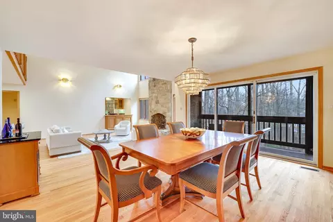 Dining - 2211 Halcyon Ln, Vienna, VA 22181 photo 2 of 4