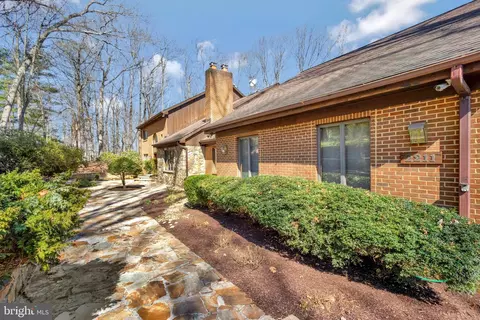 Exterior - 2211 Halcyon Ln, Vienna, VA 22181 photo 2 of 8