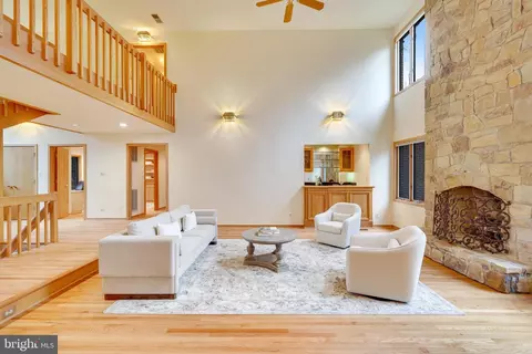 Living - 2211 Halcyon Ln, Vienna, VA 22181 photo 2 of 10