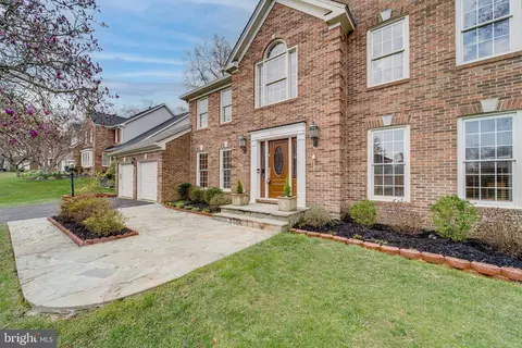 6180 Snowhill Ct, Centreville, VA 20120