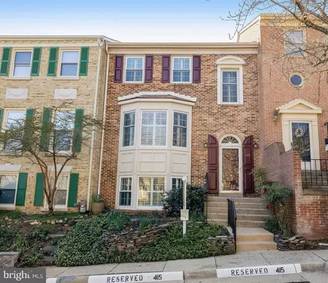 415 Council Dr NE, Vienna, VA 22180