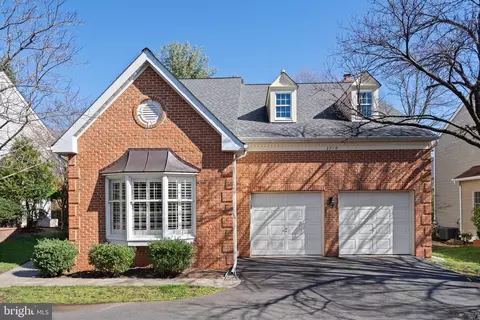 3719 Millpond Ct, Fairfax, VA 22033