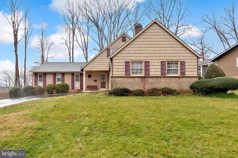 8005 Carrleigh Pkwy, Springfield, VA 22152