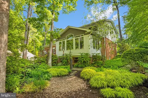 Exterior - 2416 Silver Fox Ln, Reston, VA 20191 photo 7 of 16