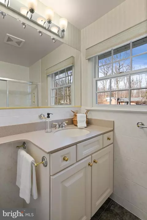 Bath - 2416 Silver Fox Ln, Reston, VA 20191 photo 6 of 8