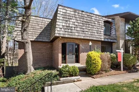 7904 Schuyler Ct, Annandale, VA 22003