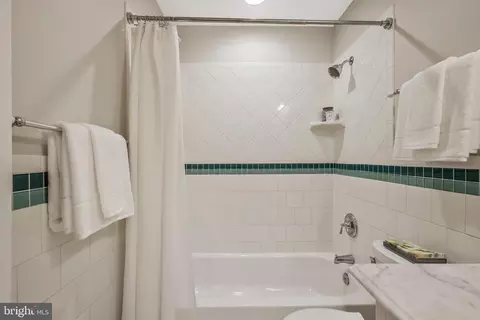Bath - 7626 Webbwood Ct, Springfield, VA 22151 photo 5 of 7