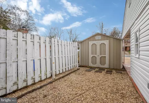 View/Area - 7626 Webbwood Ct, Springfield, VA 22151 photo 1 of 10
