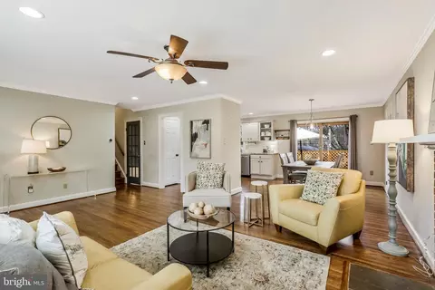 Living - 7626 Webbwood Ct, Springfield, VA 22151 photo 3 of 7