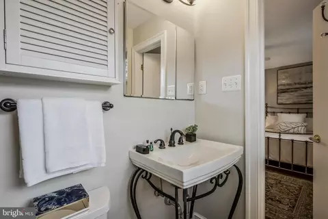 Bath - 7626 Webbwood Ct, Springfield, VA 22151 photo 3 of 7