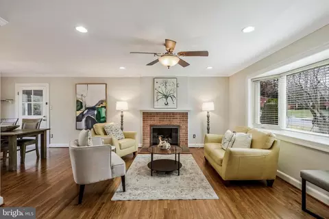 Living - 7626 Webbwood Ct, Springfield, VA 22151 photo 4 of 7