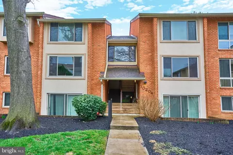 10204 Bushman Dr #304, Oakton, VA 22124