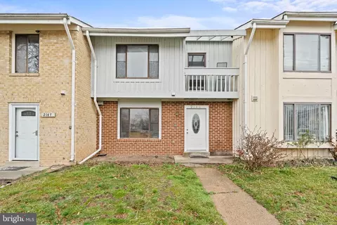 2145 Oram Pl, Herndon, VA 20170