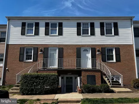 14470 Rustling Leaves Ln, Centreville, VA 20121