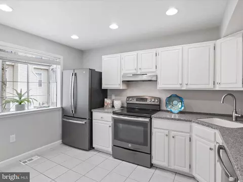 Kitchen - 2398 Ridgehampton Ct, Reston, VA 20191 photo 2 of 4