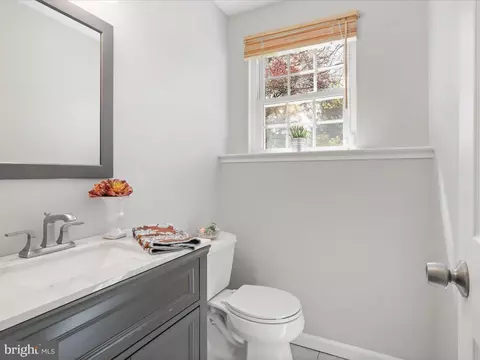 Bath - 2398 Ridgehampton Ct, Reston, VA 20191 photo 2 of 2
