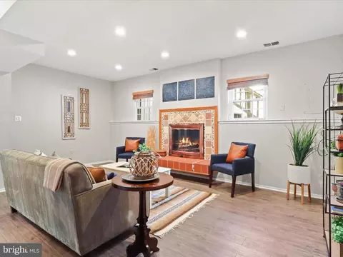 Living - 2398 Ridgehampton Ct, Reston, VA 20191 photo 9 of 10