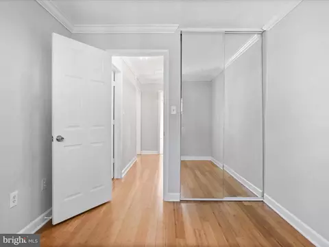 Entry Way - 2398 Ridgehampton Ct, Reston, VA 20191 photo 3 of 4