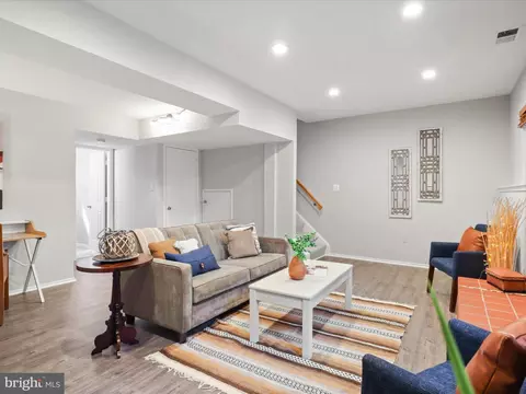 Living - 2398 Ridgehampton Ct, Reston, VA 20191 photo 8 of 10