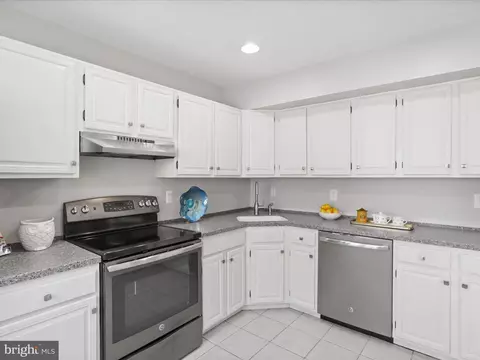 Kitchen - 2398 Ridgehampton Ct, Reston, VA 20191 photo 3 of 4