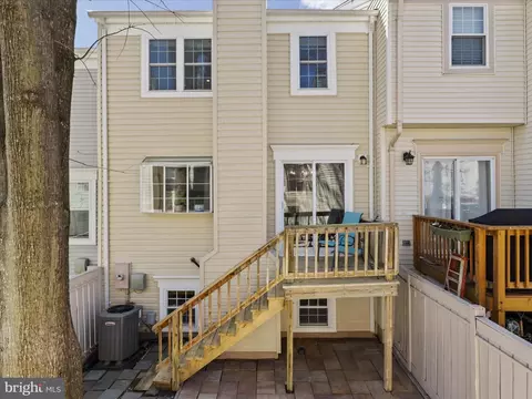 Exterior - 2398 Ridgehampton Ct, Reston, VA 20191 photo 6 of 8
