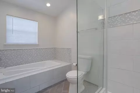 Bath - 2474 Ridgehampton Ct, Reston, VA 20191 photo 4 of 6