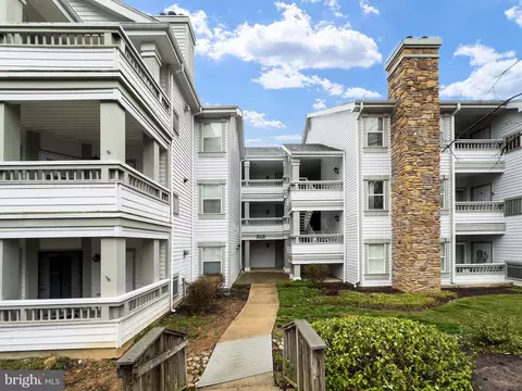 4405 Sedgehurst Dr #105, Fairfax, VA 22033