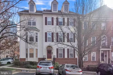 1571 Leeds Castle Dr #201, Vienna, VA 22182