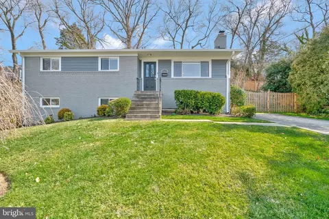 5823 Dewey Dr, Alexandria, VA 22310