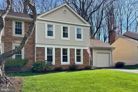 10008 Downeys Wood Ct, Burke, VA 22015
