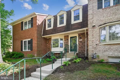 8215 Tis Well Dr, Alexandria, VA 22306