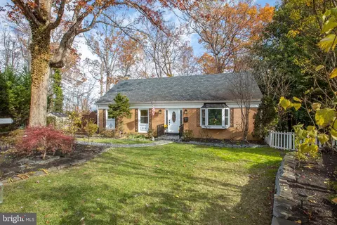 5303 Neville Ct, Alexandria, VA 22310