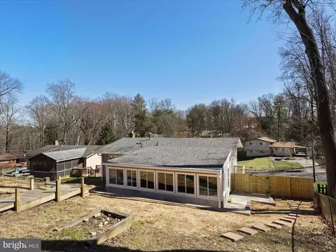 Exterior - 7852 Glenister Dr, Springfield, VA 22152 photo 4 of 7