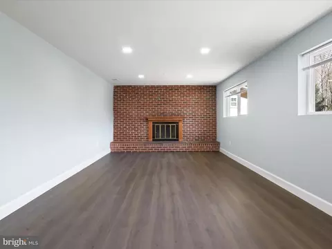 Living - 7852 Glenister Dr, Springfield, VA 22152 photo 5 of 5
