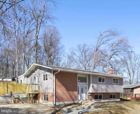 Exterior - 7852 Glenister Dr, Springfield, VA 22152 photo 2 of 7