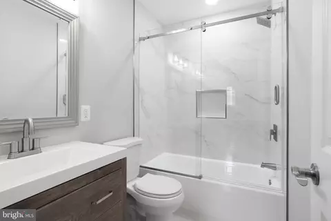 Bath - 7852 Glenister Dr, Springfield, VA 22152 photo 2 of 3