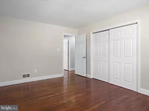 Bedroom - 7852 Glenister Dr, Springfield, VA 22152 photo 2 of 5