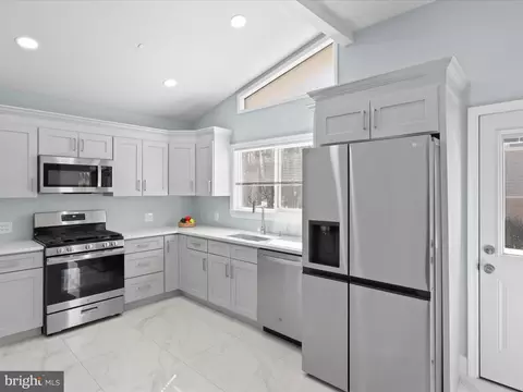 Kitchen - 7852 Glenister Dr, Springfield, VA 22152 photo 1 of 3