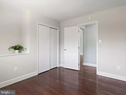 Bedroom - 7852 Glenister Dr, Springfield, VA 22152 photo 4 of 5
