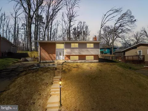 Exterior - 7852 Glenister Dr, Springfield, VA 22152 photo 7 of 7