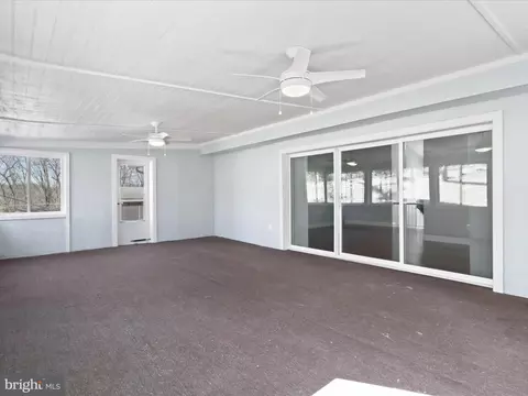 Living - 7852 Glenister Dr, Springfield, VA 22152 photo 3 of 5