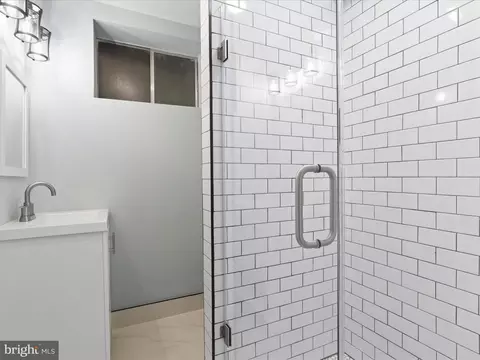 Bath - 7852 Glenister Dr, Springfield, VA 22152 photo 3 of 3