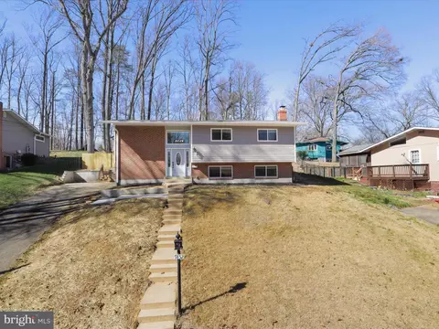 Exterior - 7852 Glenister Dr, Springfield, VA 22152 photo 6 of 7