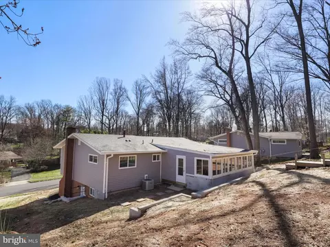 Exterior - 7852 Glenister Dr, Springfield, VA 22152 photo 5 of 7