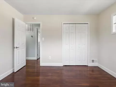 Bedroom - 7852 Glenister Dr, Springfield, VA 22152 photo 3 of 5