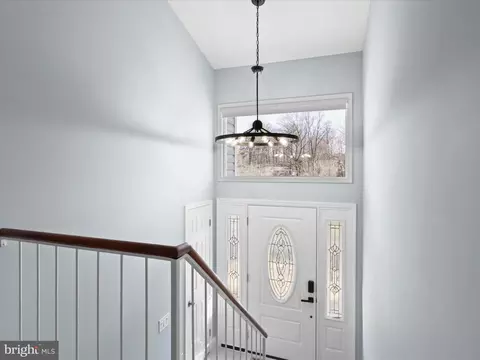 Entry Way - 7852 Glenister Dr, Springfield, VA 22152 photo 1 of 4