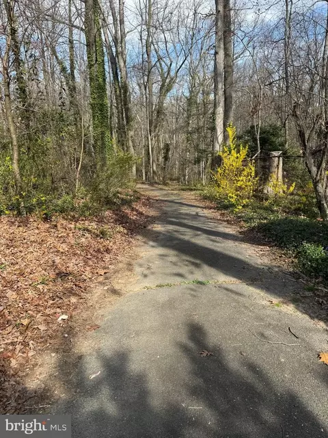 3404 Annandale Rd, Falls Church, VA 22042
