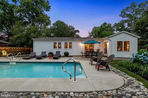 2007 Clark Pl, Alexandria, VA 22308