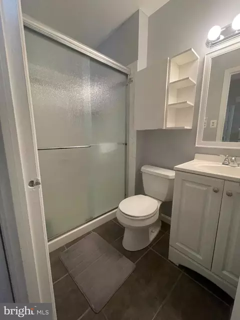 Bath - 9218 Setter Pl, Springfield, VA 22153 photo 2 of 4
